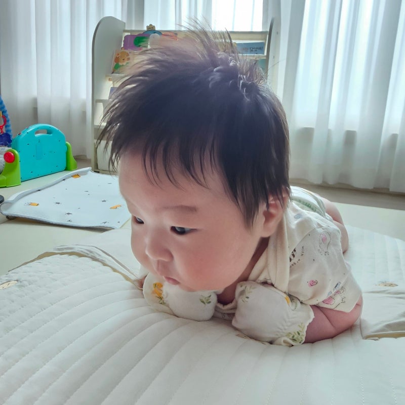 신생아 터미타임 시기, 자세, 시간, 장난감까지 우리 아기 경험담