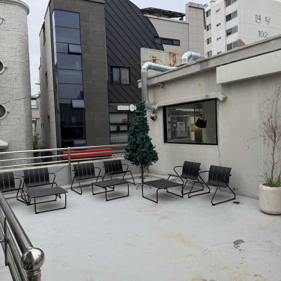 초석로스터스 삼산
