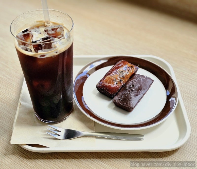 광주 수완지구 카페 프롬다운타운 로스터스｜고구마맛탕·솔티초코 휘낭시에 후기