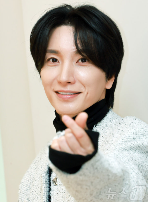 이특·장소희 열애설, 18살 나이 차이 진짜 이유는?