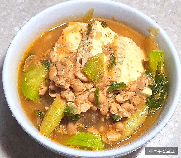 소화와 변비에 좋고 면역력을 키워주는 구수하고 칼칼한 김치 청국장 끓이는 법