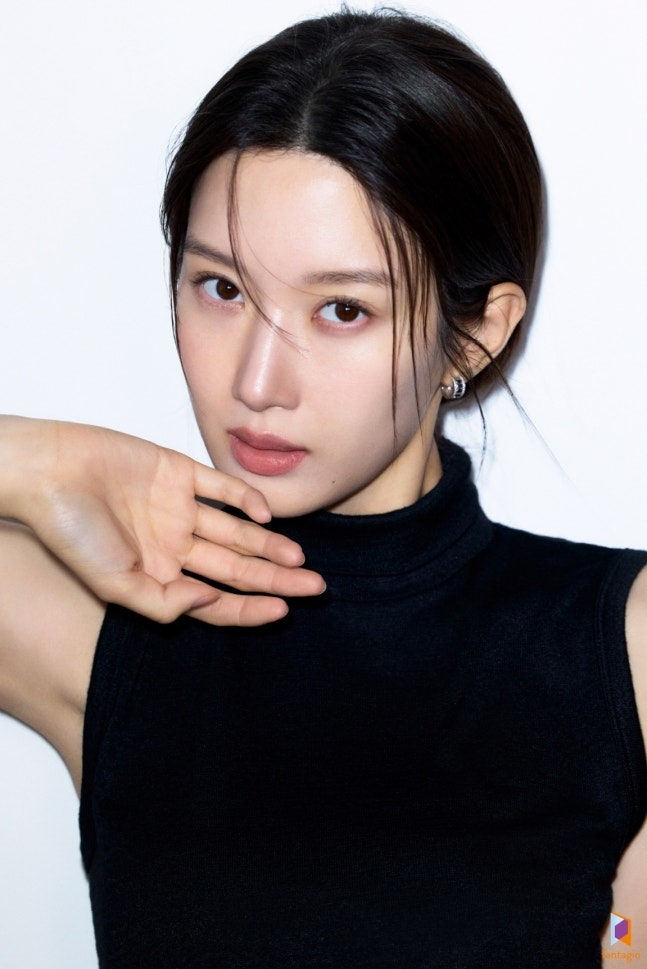 문가영 맞아? 판타지오 이적 후 공개한 새 프로필 분위기
