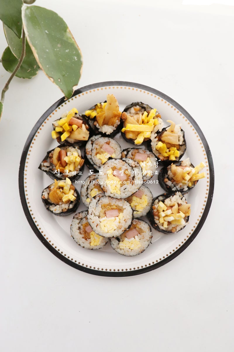 간단한 꼬마김밥 레시피 김치 계란 넣어 스팸 김밥 만들기