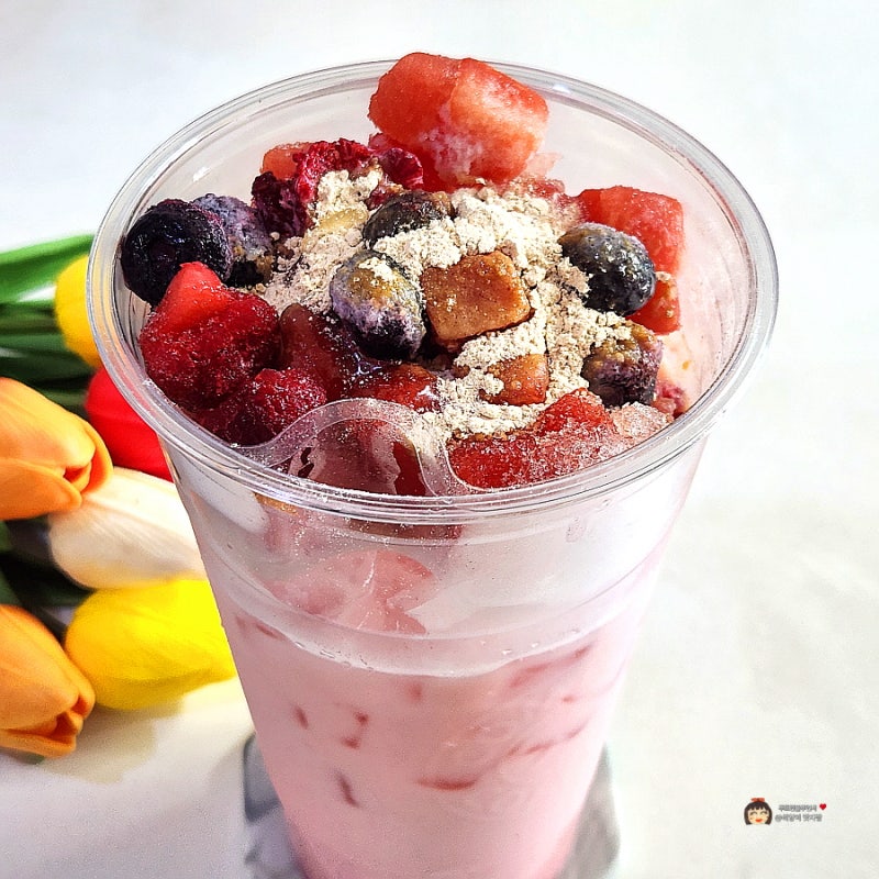 이 조합 맛있을까? 컴포즈커피 구미식 딸기우유 수박화채 후기 여름 신메뉴
