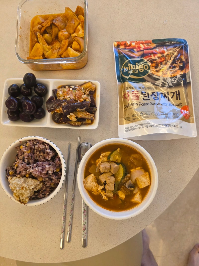 [D+402] 비비고 차돌된장찌개 & 양반 백합미역국, 즉석국 2종 한 상