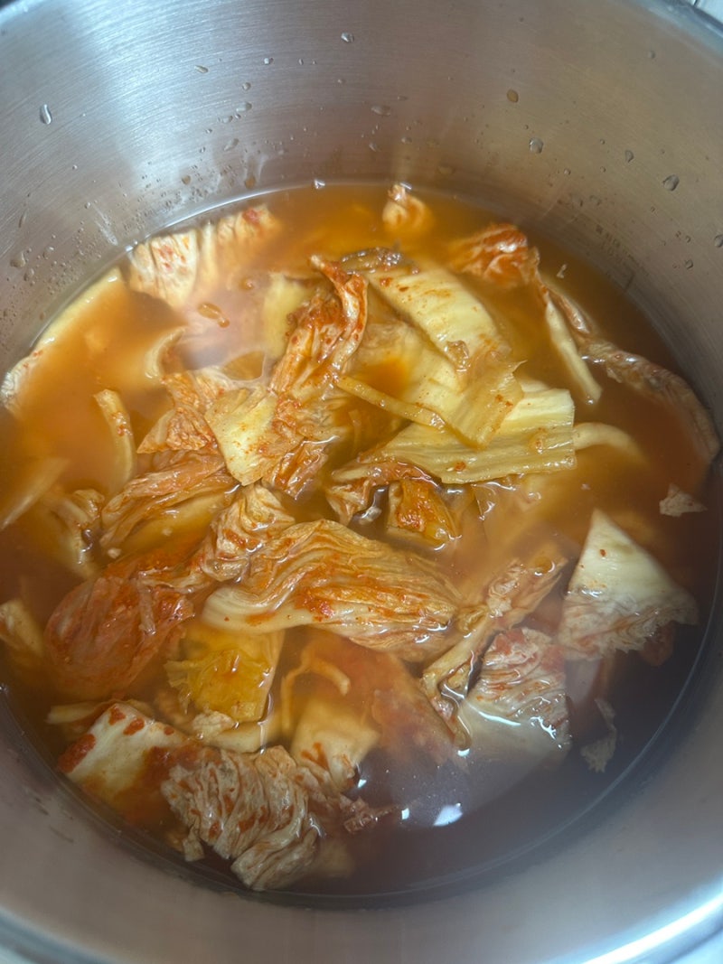 더운 날 김치찌개 끓일 때 꼭 이렇게 해보세요! 대패삼겹살 김치찌개 레시피