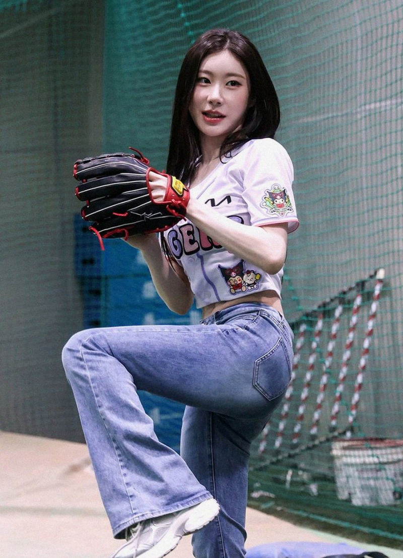 ITZY 채령 기아 타이거즈 시구 화제 댄스 실력과 역대급 청바지 패션 스타일링 정보