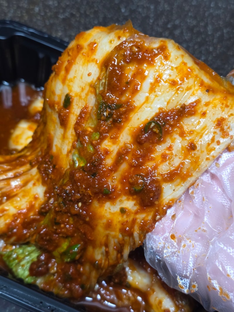 신평역 맛집 아임퐝 부산 실비김치&굴보쌈 매콤한 실비김치 맵찔이도 반한 후기