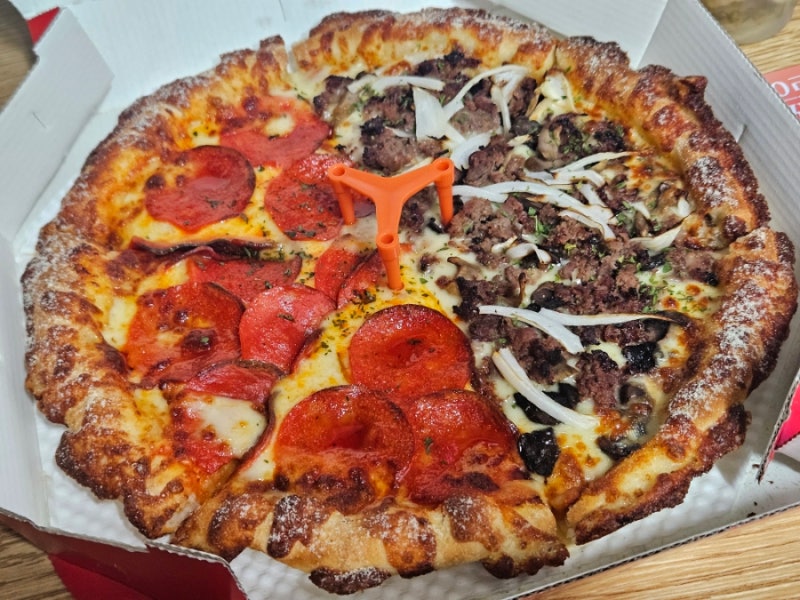 Jun Ji-hyun's Hilarious Pizza Commercial Made Me Order It, and the Pizza Was Seriously Delicious | Busan Seo-gu Dae...