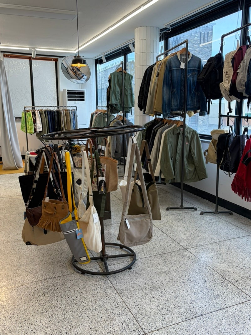 제주 공항 근처 빈티지샵 오렌지건｜감도 높은 빈티지 아이템 가득, 강민경님도 다녀간 곳