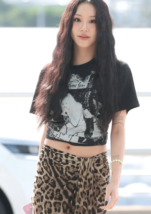 Today's Buzz: TWICE Chaeyoung's Stunning Hippie Perm and Leopard Print Airport Fashion