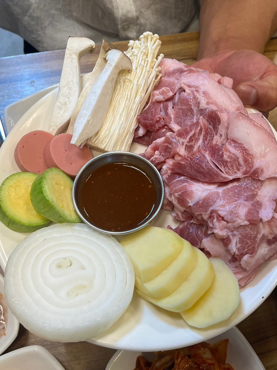 돈국밥 사진 2