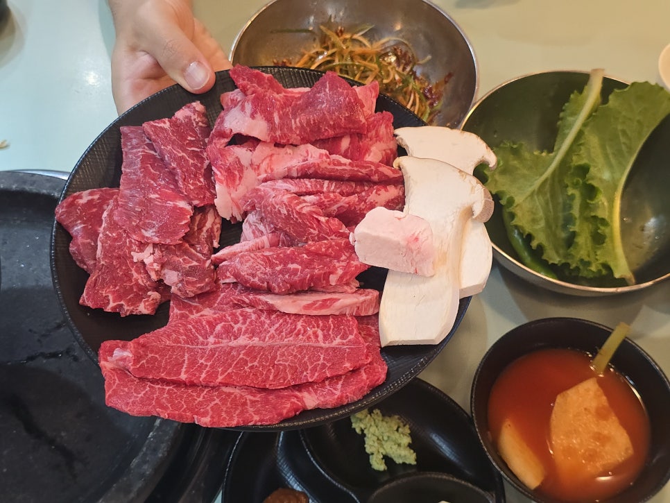 꾸석지돌판한우 다대포점 사진 1