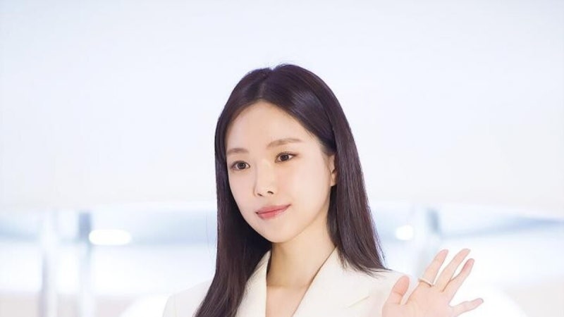 손나은, 윤보미 결혼식 불참 이유 밝혔다…"스케줄 때문" 불화설 일축