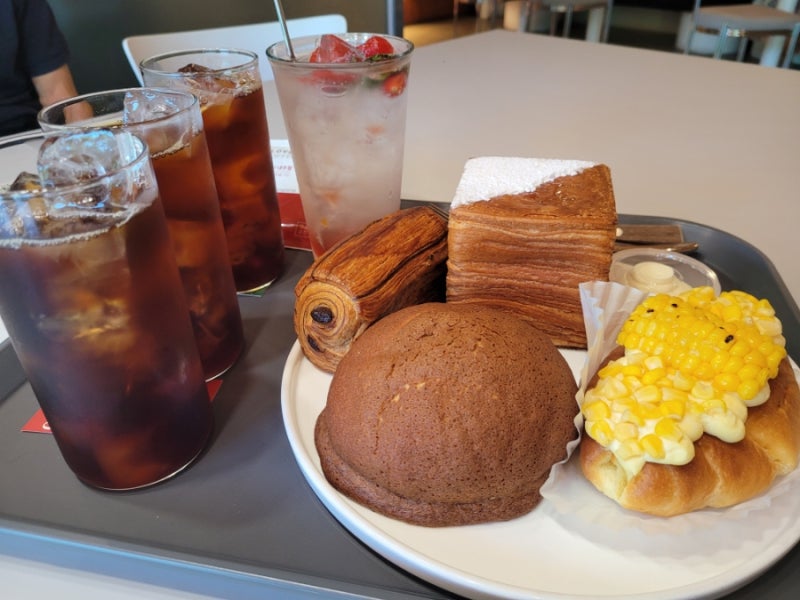 장유 율하 대형카페 올오버 베이커리 커피 맛집 후기