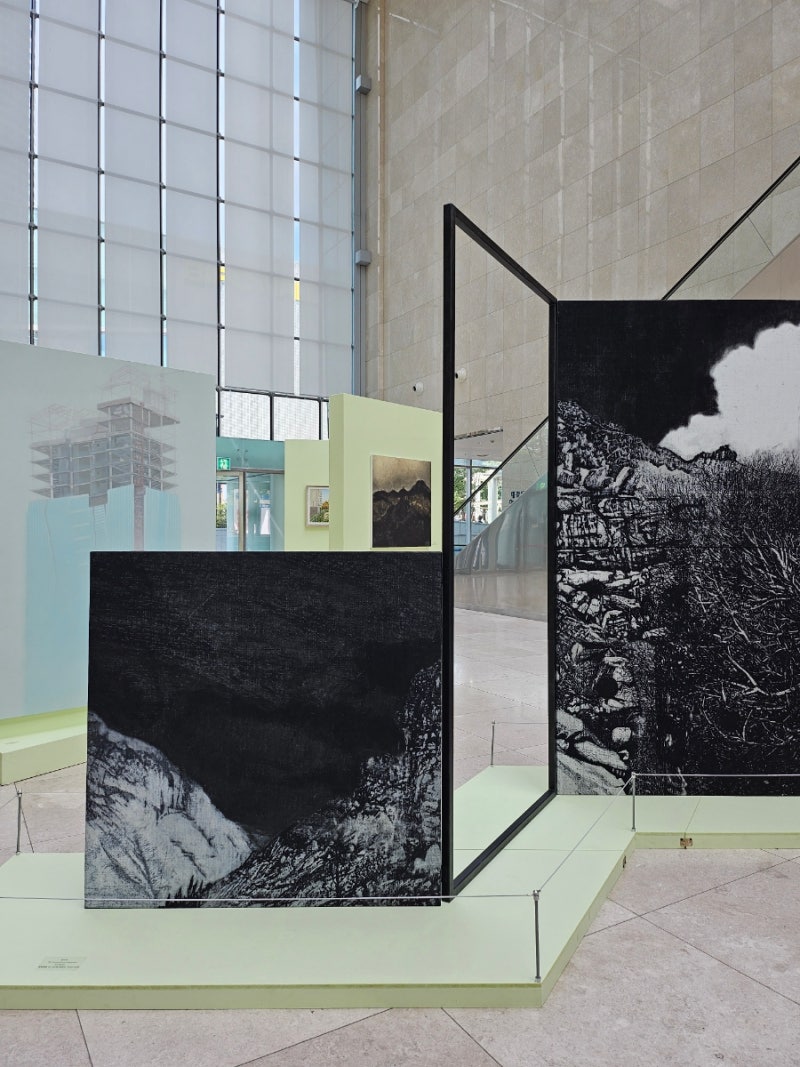 마주한 흔적 김민정 김유경 2인전 ART BNK 전시 부산은행본점 1층
