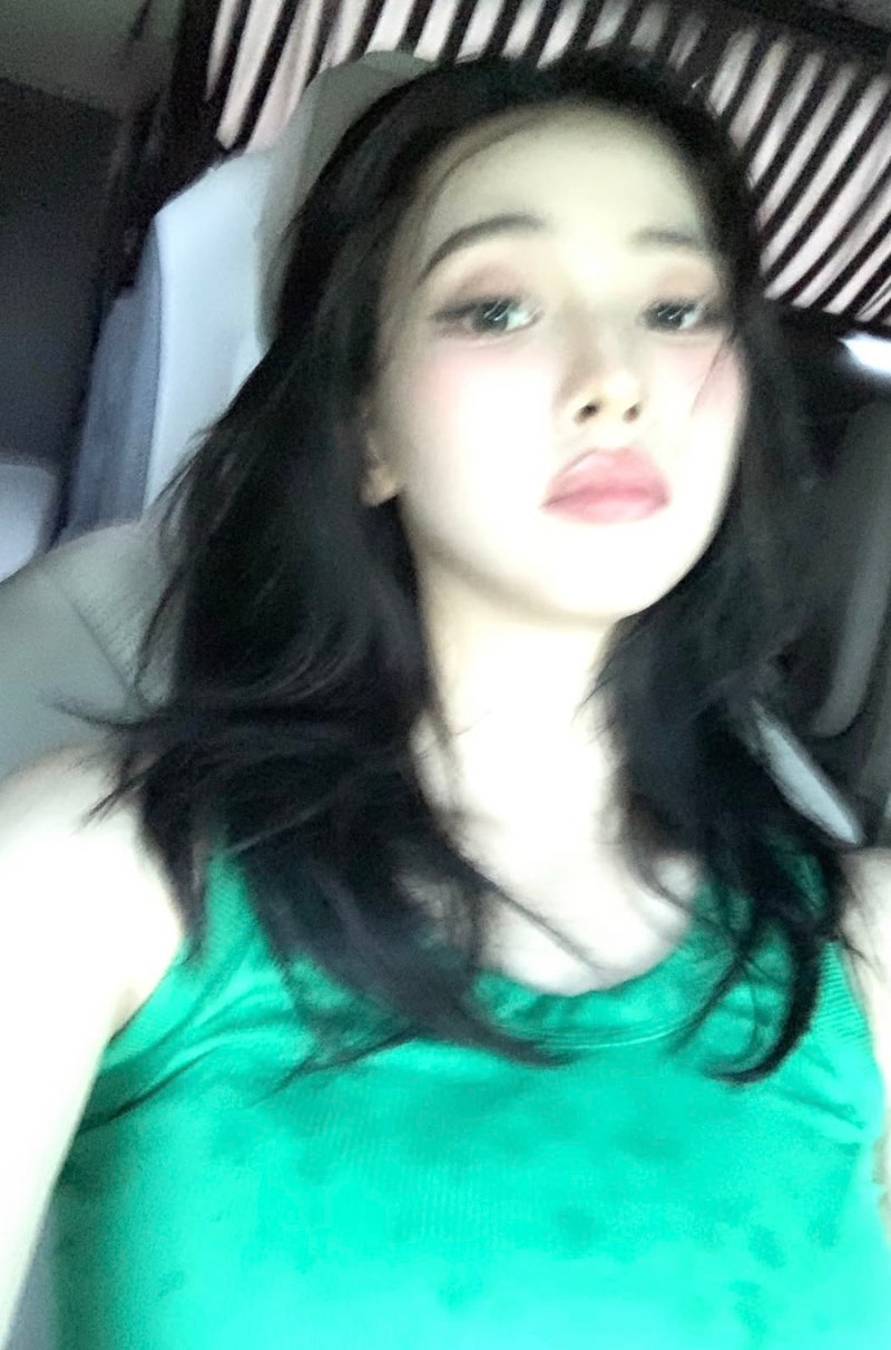 카리나 중단발, 세련된 분위기를 완성하는 레이어드 중단발 스타일