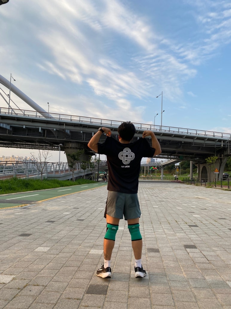 러닝할 때 무릎이 불안하다면? 무릎·발목 테이핑 방법 [먹골역 여성전용 헬스장 누크짐]