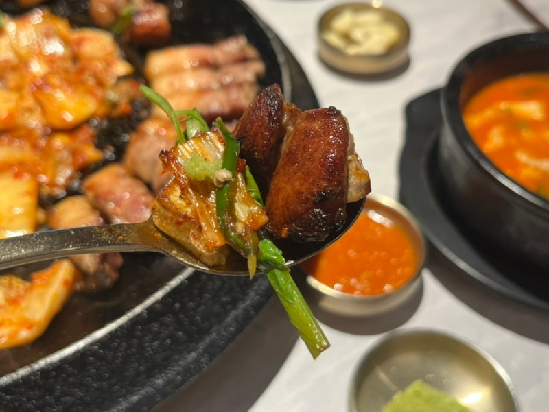 성남 | 신흥역 맛집 삼겹살을 특수제작 불판에, 무쇠뚝삼겹 신흥역점