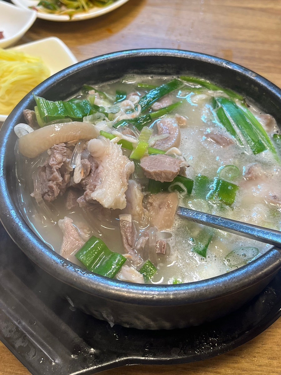 돈국밥 사진 1