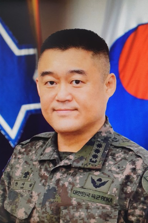 <b>한기성 1군단장</b> 논란 프로필  K6 중기관총 탄띠 결합 지침... 