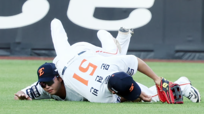"KBO 외야수 9위인데 수비 구멍?" 한화 문현빈의 수비를 둘러싼 치명적 오해와 진실