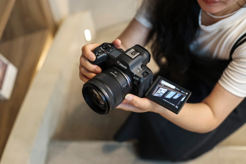 캐논 EOS R5 MARK 2 카메라를 추천하는 이유(여름 북카페 스냅 촬영기!)