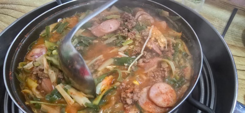 인계동 송탄 수원 부대찌개 맛집 이나경, 육수는 나중에 부으세요