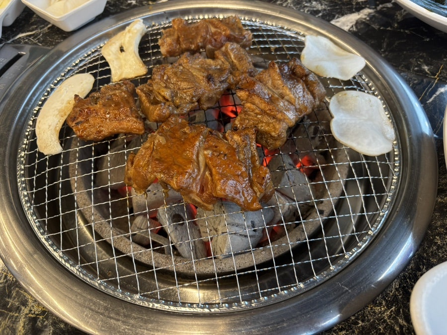 칠봉숯불가든 회산본점 사진 6