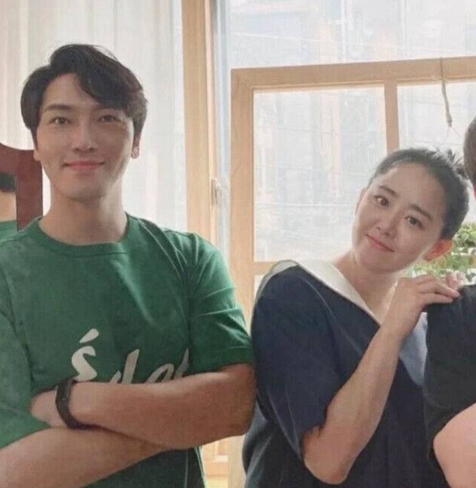 '극비 결혼' 문근영 "결혼 축하에 울컥…사랑 받고 있음을 느꼈다"