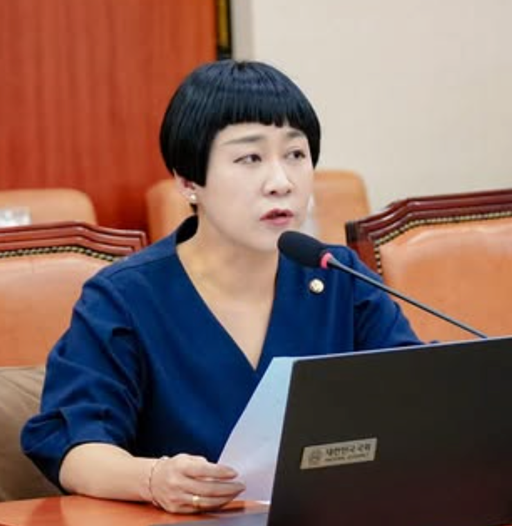 '리아 가수에서 국회의원 김재원으로!' 사주적인 영향은?