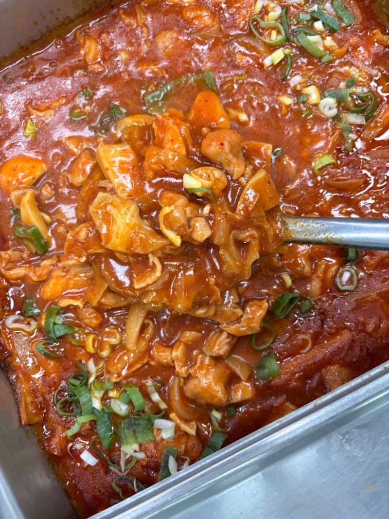 단체급식-지코바덮밥,미역장국,감자고로케,숙주나물,맛김가루,포기김치/1인량