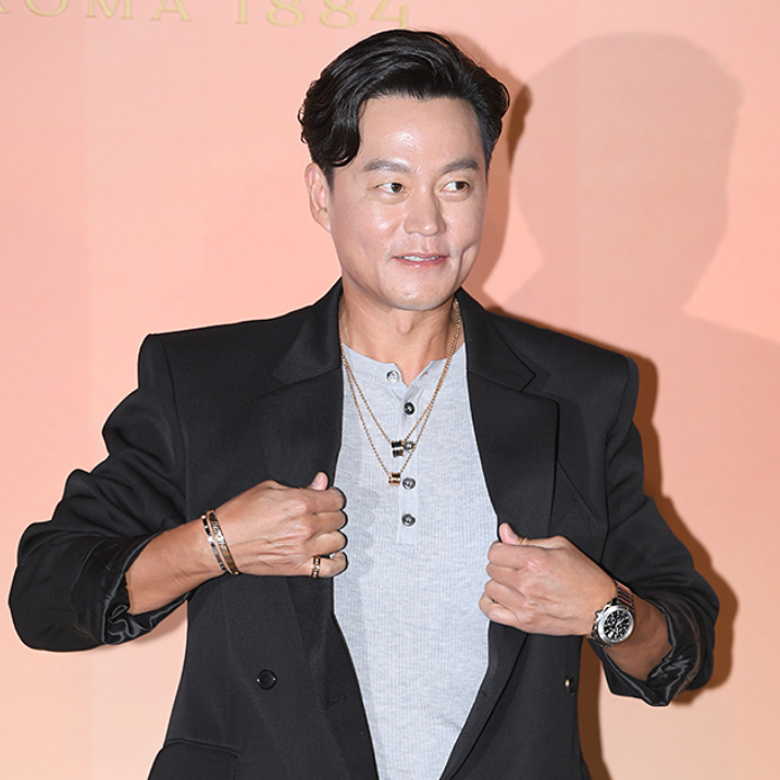 화려한 비주얼 뒤 억 소리 나는 집안! 재벌 2세 연예인 대표 10인