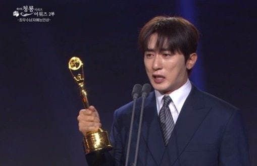 김원훈 청룡 최우수남자예능인상 수상 신동엽 조진세 엄지윤에게 고마움 표현
