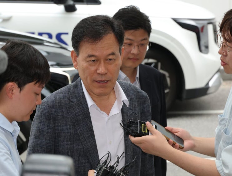 <b>윤한홍</b>, 윤석열 정부 '관저... 수주' 의혹 <b>피의자</b> 신분 특검 <b>출석</b>