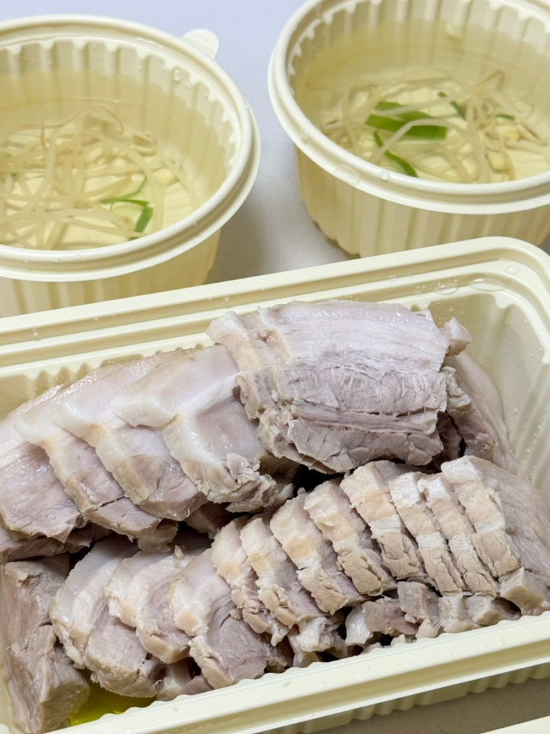 원할머니보쌈 배달 후기, 보쌈 중사이즈부터 떡쌈까지 푸짐했던 한상