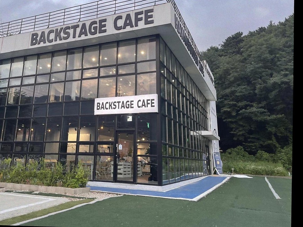 백스테이지 하얀소녀