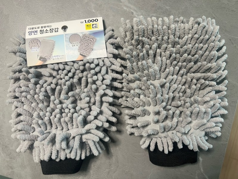 다이소 창문, 방충망, 창틀 청소 끝판왕 양면 극세사 청소장갑 리뷰