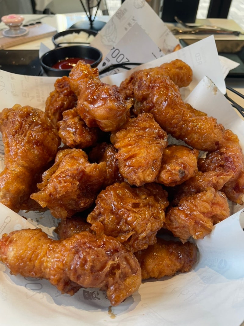 군산 내흥동 치킨맛집 교촌치킨 허니콤보 웨지감자 내흥동카페 수박주스 밀크티샷추가 밀샷....