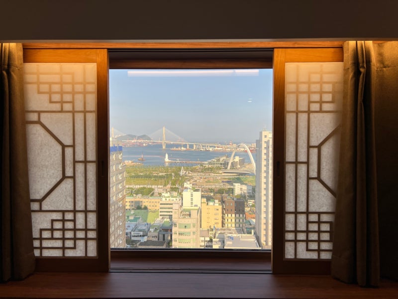 Busan Commodore Hotel Premier Corner Suite Harbor View Review: How Was It for a Family Trip?