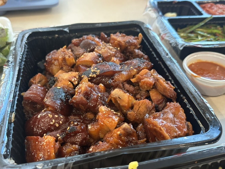 화덕에구운족발신선생 화성남양점 사진 3