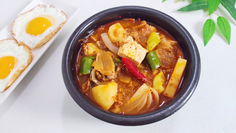 오늘 저녁뭐먹지 간단 신김치 요리 참치 김치찌개 맛있게 끓이는법 재료 레시피