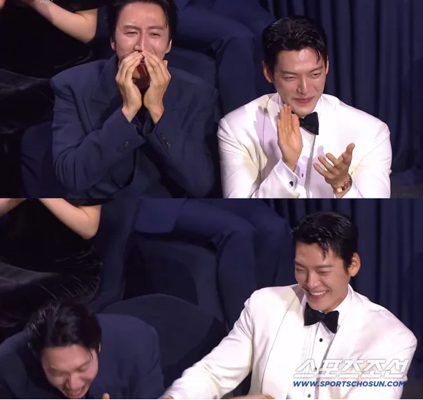 신민아 등장에 '우와!' 외친 이광수…♥김우빈, 민망한 듯 말렸다 [청룡시리즈어워즈]