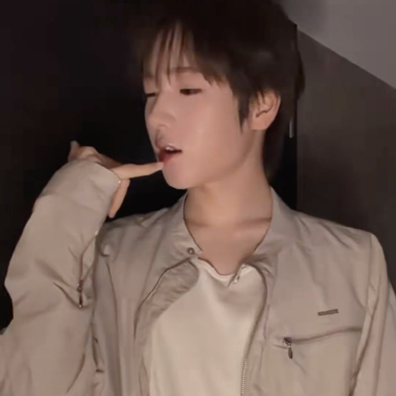 260801 엔시티 위시 사쿠야 인스타그램 릴스 자켓 정보 | 세컨모놀로그 베이지 나일론 집 자켓