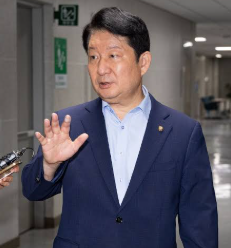 국민의힘 권영진 '멱살 논란', 탈당 권유 거부…당 지도부와 정면 갈등