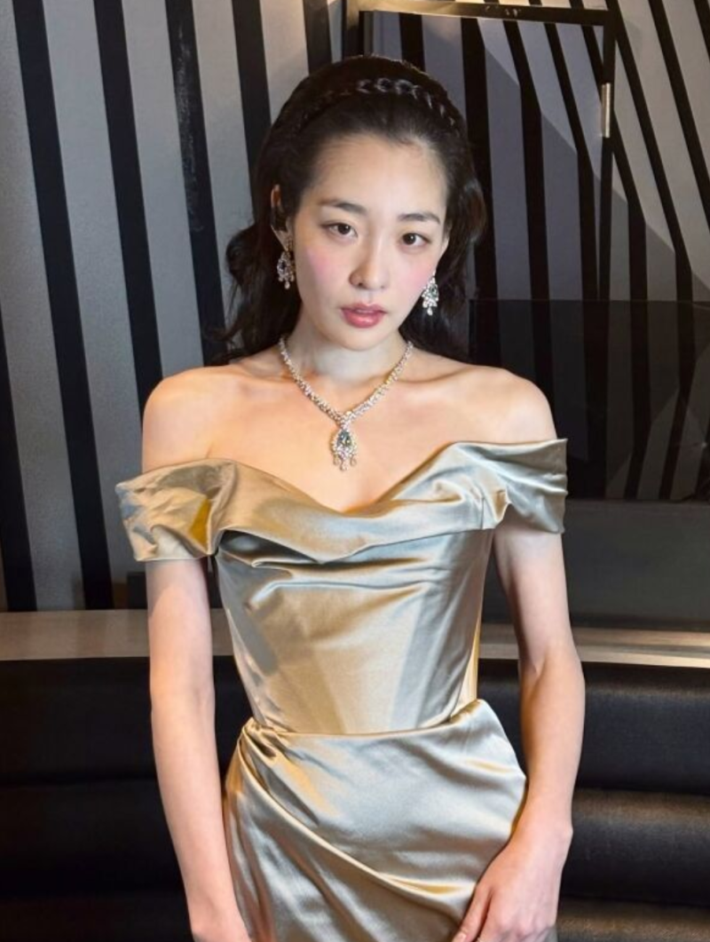 17kg 감량 김민하, 청룡 오프닝 장악 미모 화제 은빛 드레스 입고 부른 ‘That’s Life’