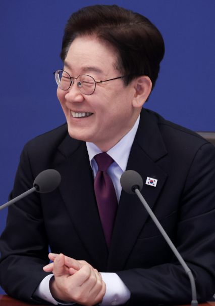 이재명 <b>대통령</b> 귀국 직후 청와대 출근 <b>부동산</b> 세제 개편 및 주식 시....