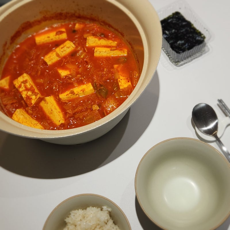 참치 김치찌개 만들기 | 김칫 국물로 깊은 국물 맛 내는 황금레시피 (실패 없는 비율)