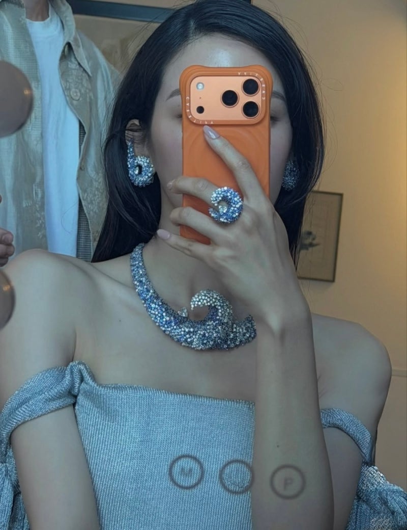Moon Ga-young's Damiani Pictorial Revealed! A Complete Guide to High Jewelry Styling in Elle September Issue