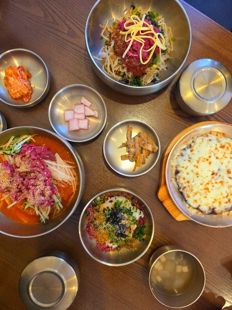 경주여행 필수 코스 황리단길 함양집 한우물회와 전통비빔밥